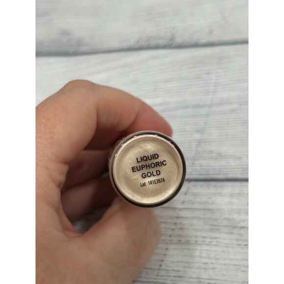 New Makeup Revolution Euphoric Gold Illuminateur Liquid Highlighter 18ml - Picture 6 of 6